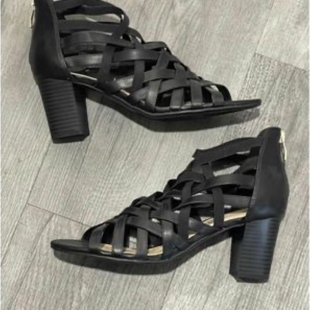 Liz Claiborne deidra strappy heels size 10m